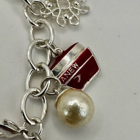 Avon vintage silver tone  charm bracelet - Picture 9 of 12